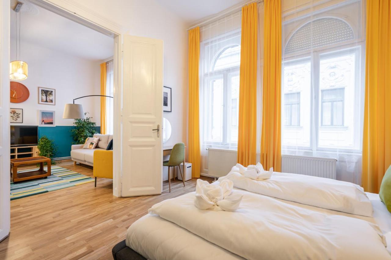 Live Star Apartment Budapeste Exterior foto